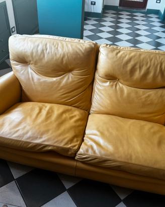 Salotto poltrona Frau originale mod. “Dream”.