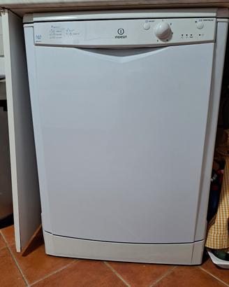 Lavastoviglie Indesit 