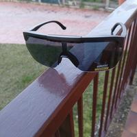 occhiali da sole sportivi