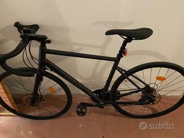 Triban RC 500 anno 2022 in perfette condizioni.