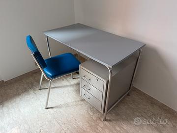 Scrivania acciaio da studio medico