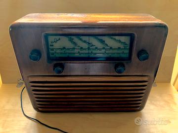 Vecchia radio Marelli 9A85