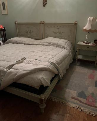 Camera da letto stile Luigi XVI decoro floreale