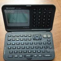 SHARP ZQ-3250 è una calcolatrice organizer