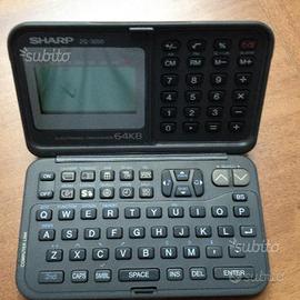 SHARP ZQ-3250 è una calcolatrice organizer