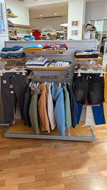 arredamento negozio abbiliamento