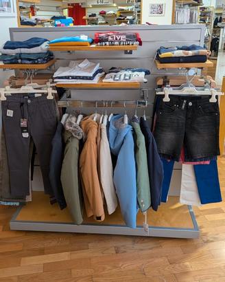 arredamento negozio abbiliamento