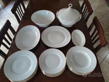 servizio piatti in porcellana 