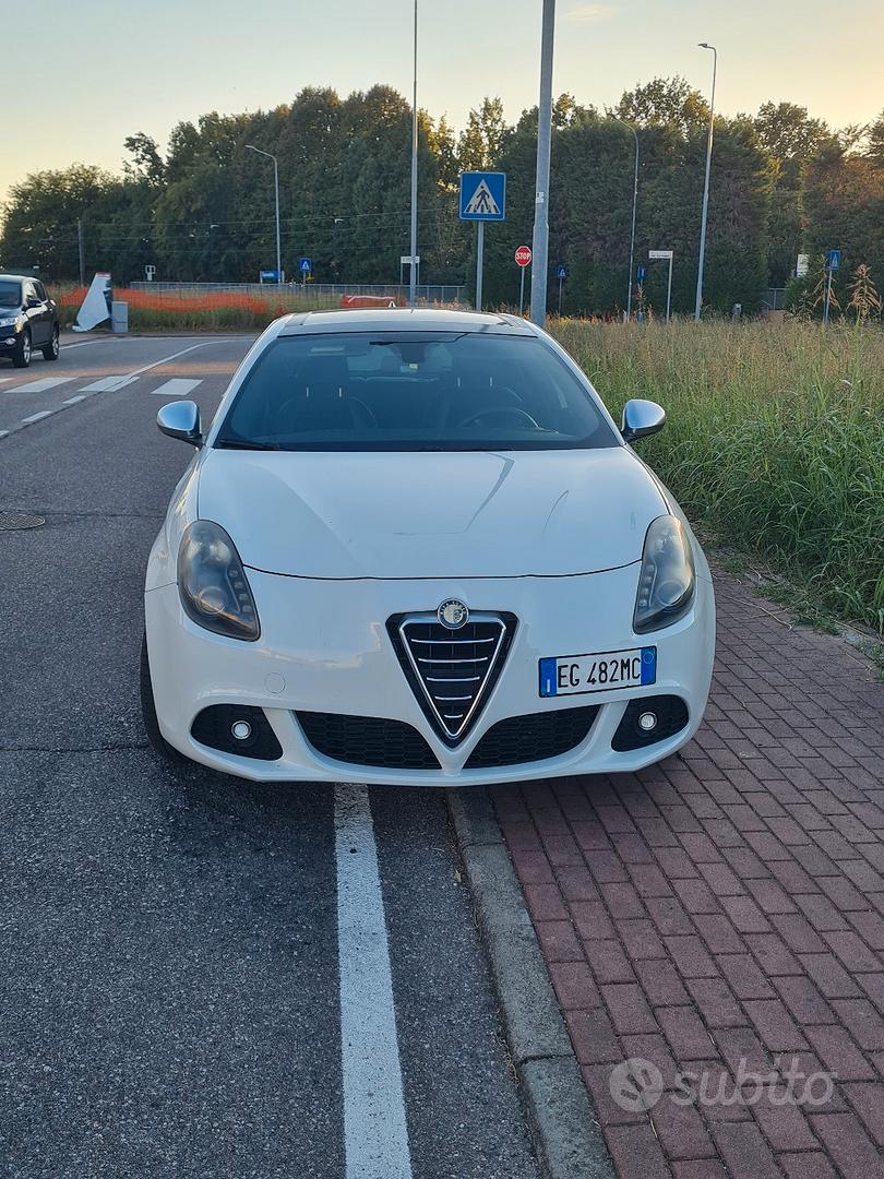 Alfa Romeo Giulietta 2011 photo 2