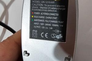 CARICA BATTERIA MANTENITORE AUTO MOTO SCOOTER