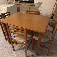 tavolo con sedie