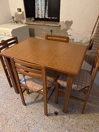 tavolo con sedie