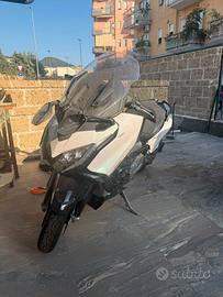 Kymco AK 575 Scooter INCIDENTATO
