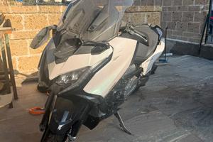 Kymco AK 575 Scooter INCIDENTATO
