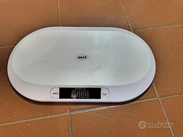 Bilancia pesa neonati 