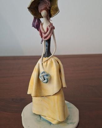 Scultura Ceramica Stilizzata Dama con Cappello