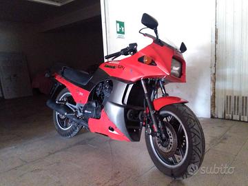 Kawasaki Ninja ZX-900r -