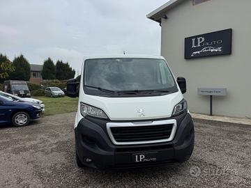 Peugeot Boxer 330 BlueHDi 140 S&S PC-TN Combi Comf
