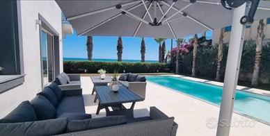 FRONTE SPIAGGIA- Villa e Piscina private