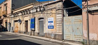 SANTA VENERINA casa fronte strada mq.200