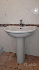 Lavabo con colonna della Ideal Standard