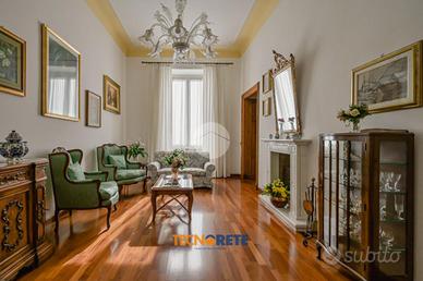 MULTILOCALE A LA SPEZIA