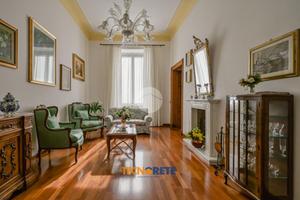 MULTILOCALE A LA SPEZIA