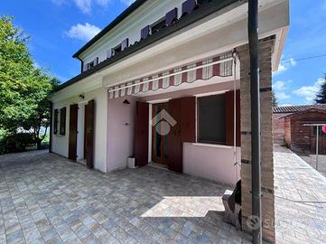 VILLA A SCHIERA A CORREZZOLA