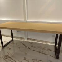 Tavolo in finto gesso e ferro