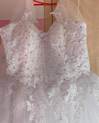 Abito da sposa mai indossato