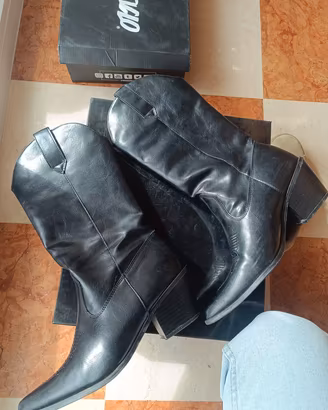 Stivali neri cowboy n. 39.