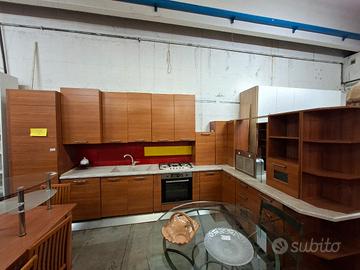 Cucina angolare tinta legno 