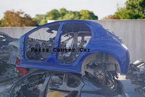 Scocca per ricambi e taglio lamiera Toyota Yaris