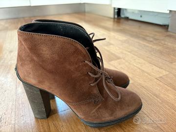 Stivaletto camoscio marrone Tod’s tacco