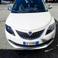 Lancia Ypsilon Alberta Ferretti Hybrid