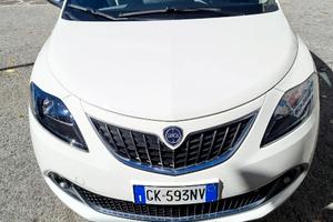 Lancia Ypsilon Alberta Ferretti Hybrid