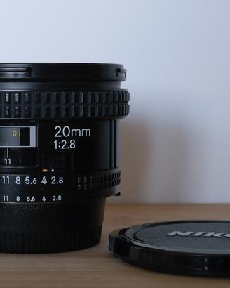 Obbiettivo 20 mm