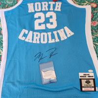Maglia Micheal Jordan autografata con COA 