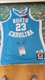 Maglia Micheal Jordan autografata con COA 