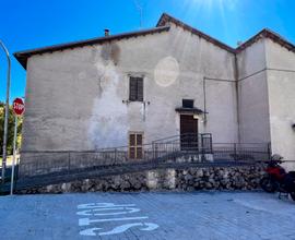 Casa indipendente 3 livelli con terreno adiacente