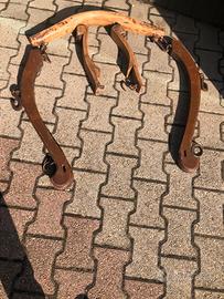 Antico giogo in legno per buoi