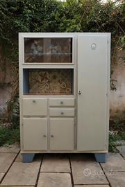 mobile dispensa " metti tutto" .