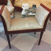 Panca stile Luigi XVl in tessuto rasato damascato 