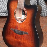 CHITARRA AGUSTICA  ELETTRIFICATA 