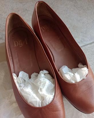 Scarpa donna bassa, elegante.