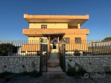 VILLA SINGOLA A CASTEL VOLTURNO