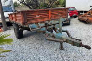 Carrello trazionato targato