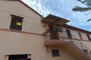 Casa indipendente con ampia corte