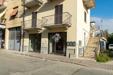 NEGOZIO A CASALE MONFERRATO