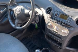 Disponibile auto toiota yaris